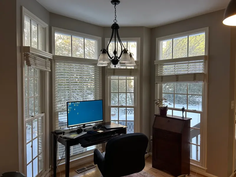 A breakfast-room window wall has upper transoms.